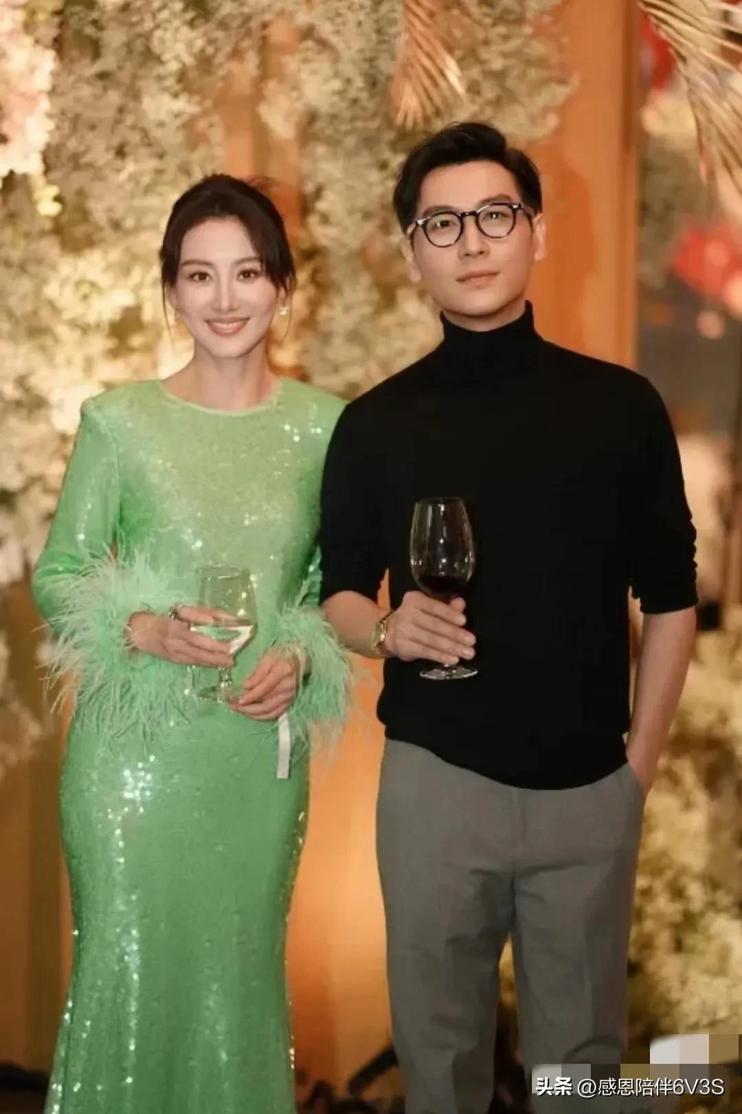居然发觉是李好夫妇，刚开始的时候确实没认出来，还以为是王岳伦减肥成功后的新模样呢