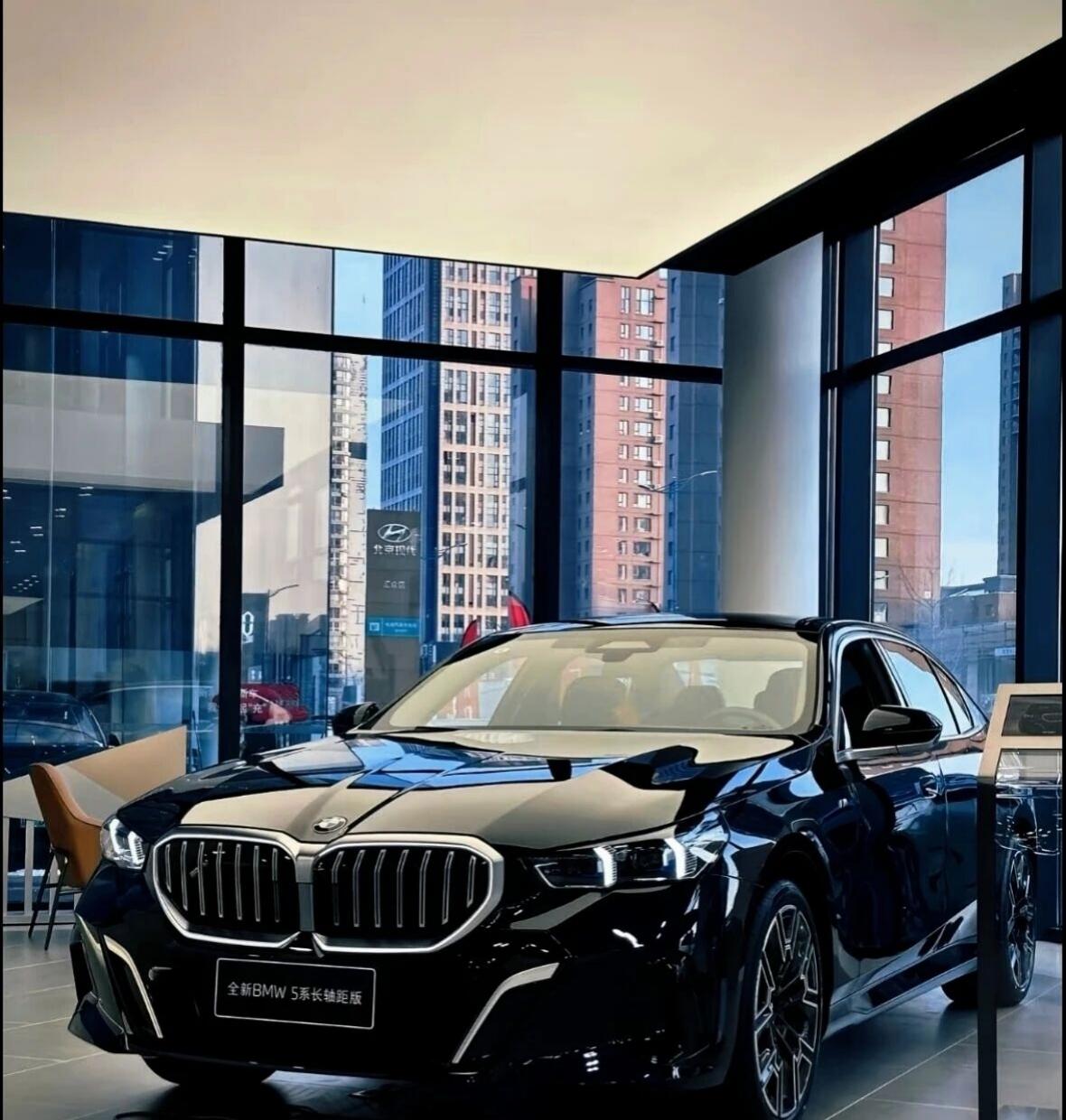 为什么说宝马5系是普通家庭的天花板？说实话，普通家庭要是能入手一辆宝马5系，家境