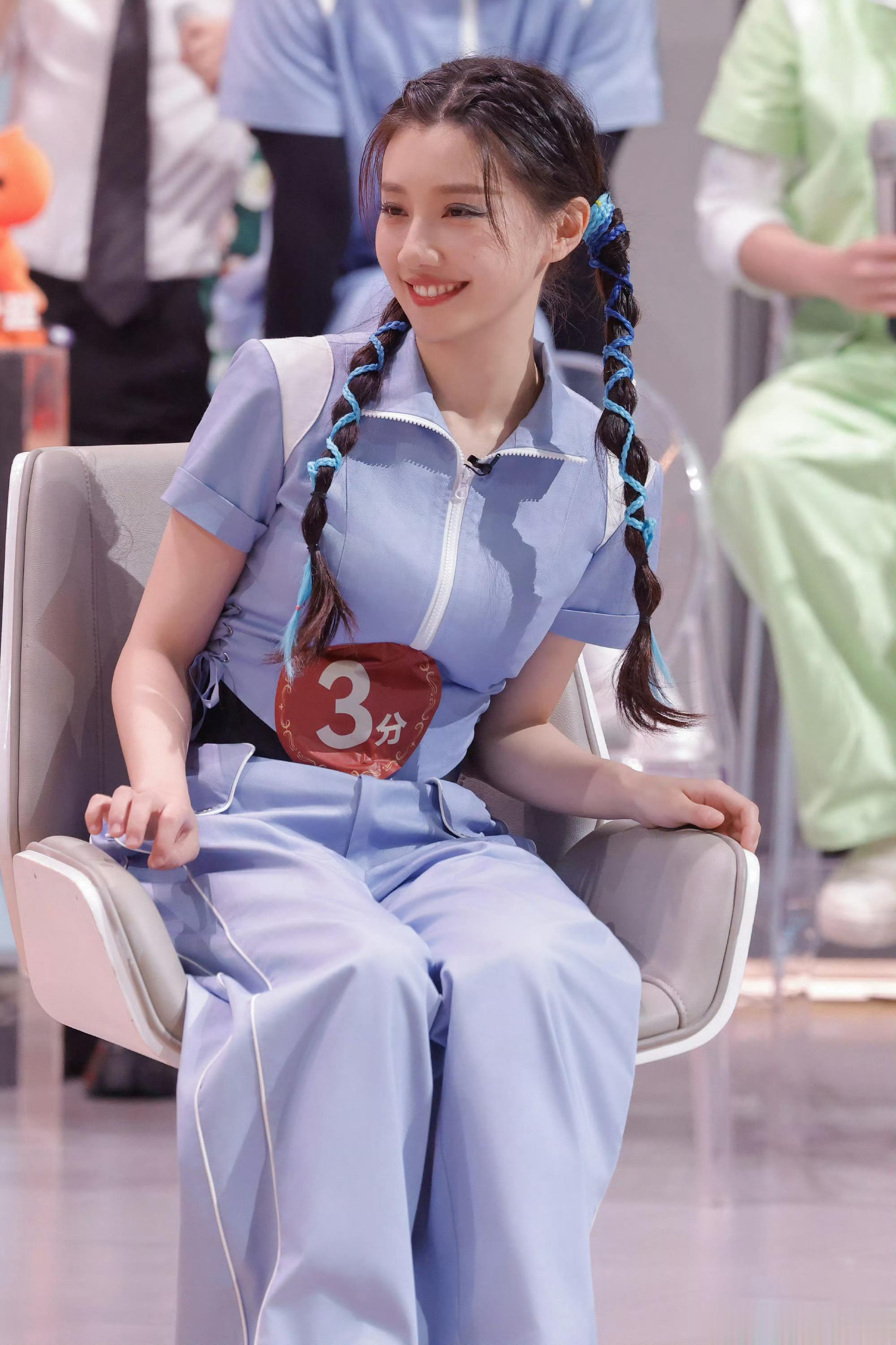 #喜欢王鹤润的有福了#《莲花楼》角姐跑去《你好星期六》当秘书了，你看了么哈哈哈哈