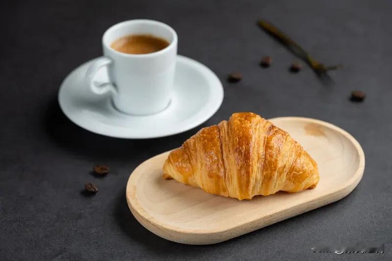 清晨起来，最美好的事因人而异。对我来说，享受一顿美味早餐就超棒。走进厨房，煎个金