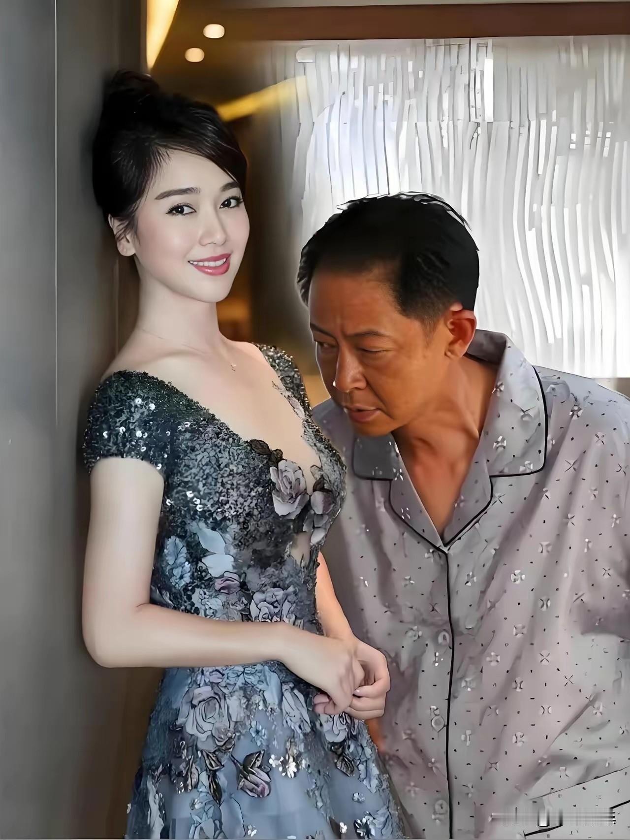 两张照片，一真一假——
孰真？孰假？
君有慧眼，
不要看花。