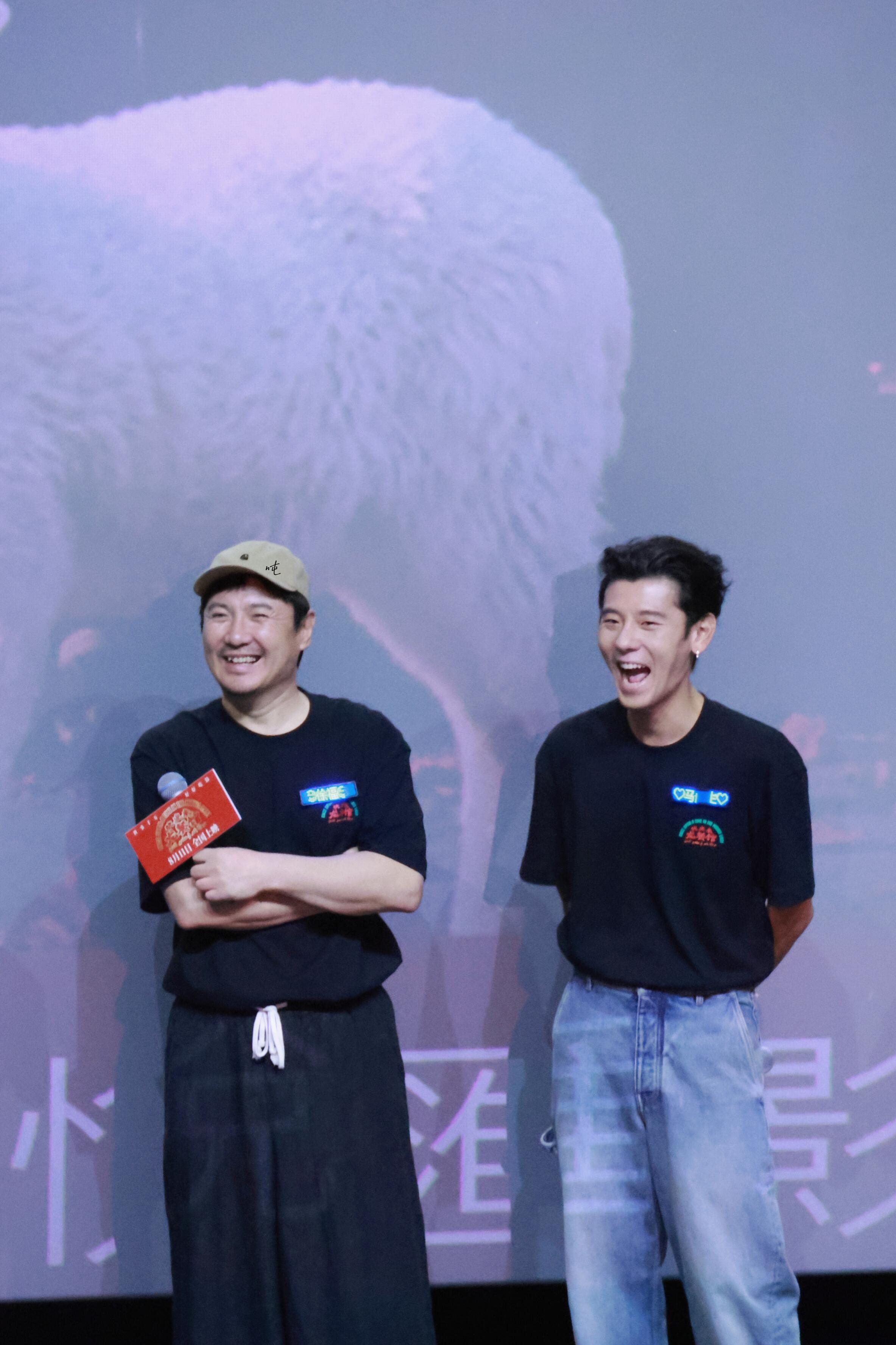 蒋奇明现场手搓布玫瑰蒋奇明大堂经理职业DNA动了 蒋奇明 演 的 马俊生，前 厅