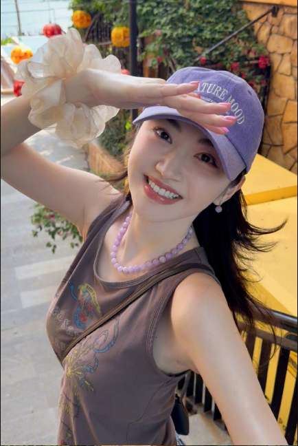 甜甜，如果你录取我，我会天天心醉！我不得不说你这样的照片会让狂蜂浪蝶更多，不过，