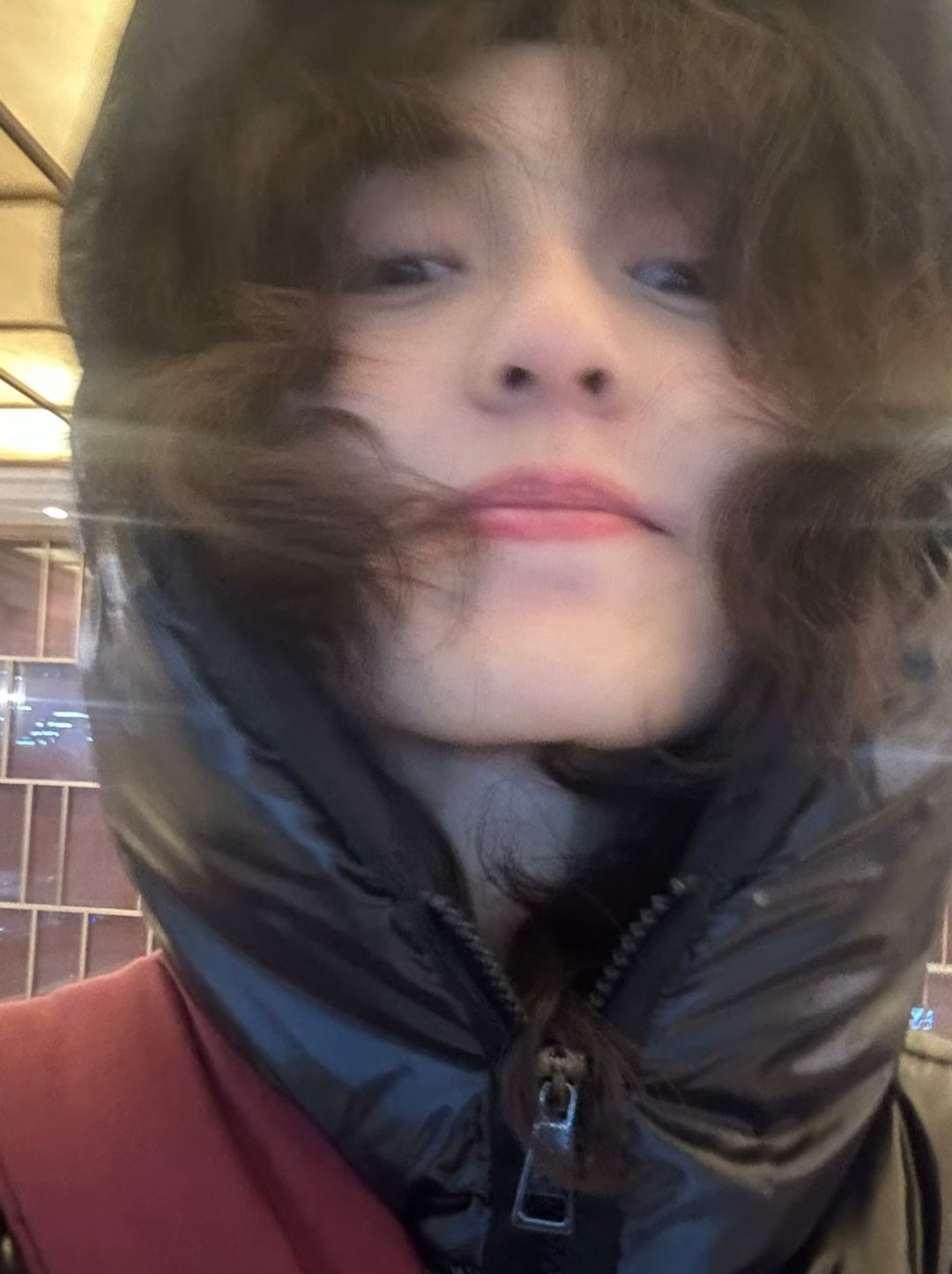 张子枫分享日常～“👋bye没有意义但有趣 我又在乱来 一些有的没的 随便发发你