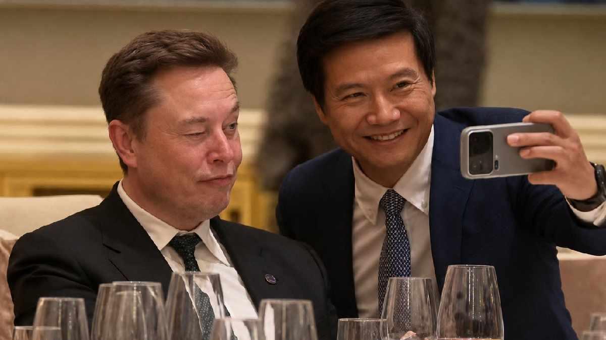 这张照片这两天火了。

在昨天的人民大会堂欢迎特朗普的国宴上，一位中国顶级企业家