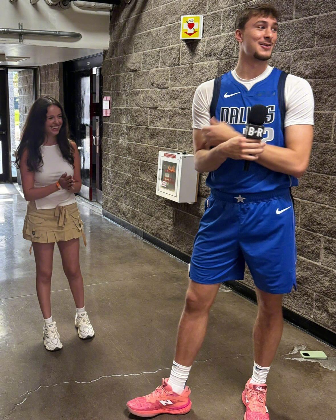 B/R的记者Molly Morrison，这不仔细看，谁知道面容和身材严重不符啊