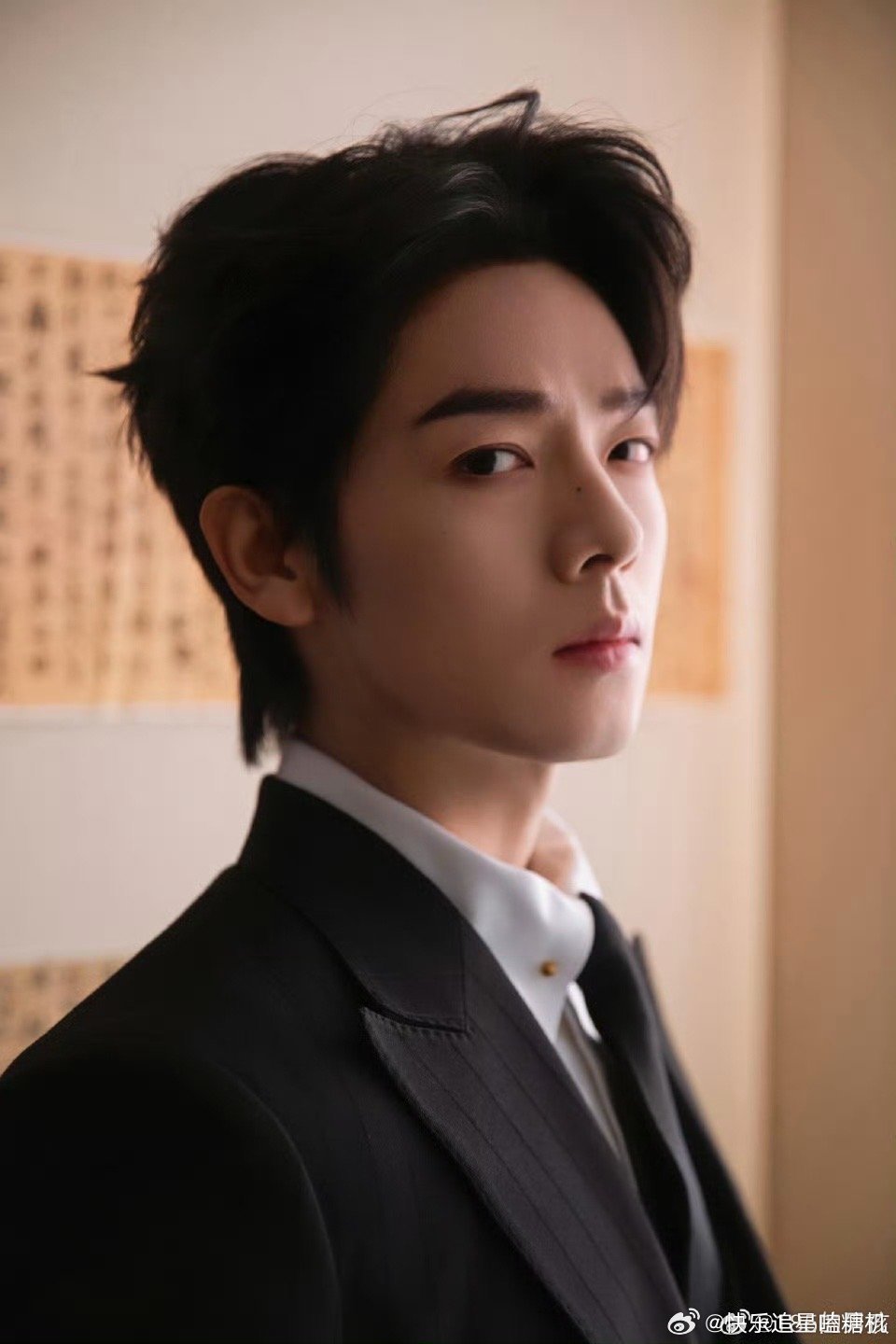 曾辉内娱型男上新 曾辉是那种越了解越觉得有东西的演员。不是靠一张脸吃饭，每部戏都