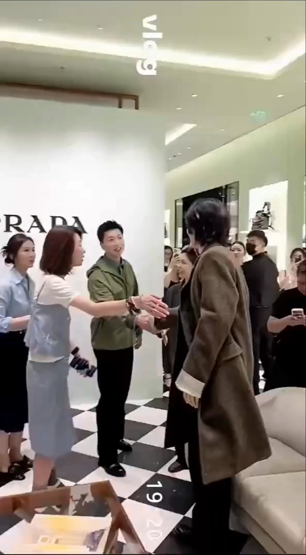 win的vlog里捡到social 英格力士龙 