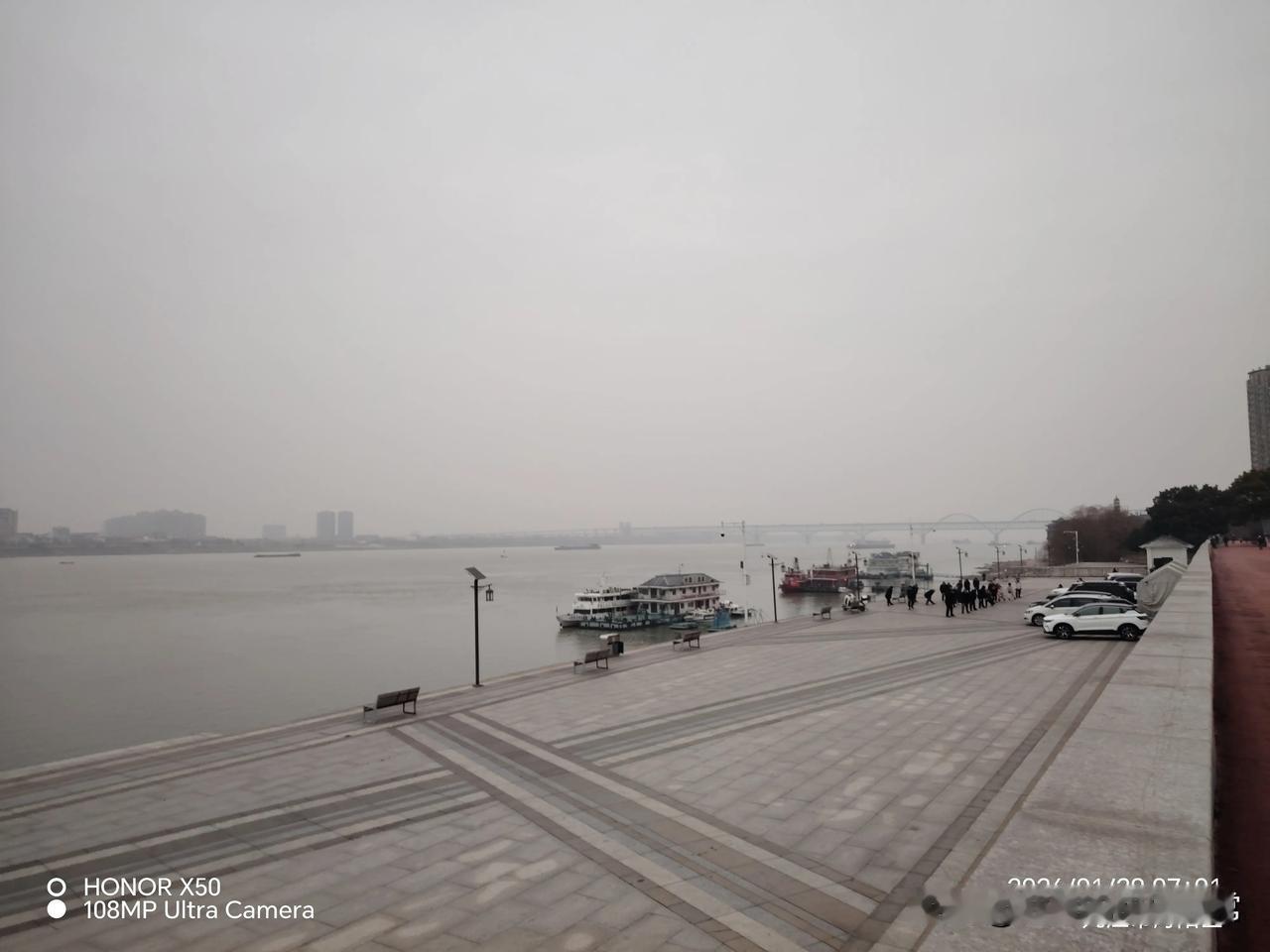 冬日生活打卡季2026年1月28日长江岸边晨练打卡