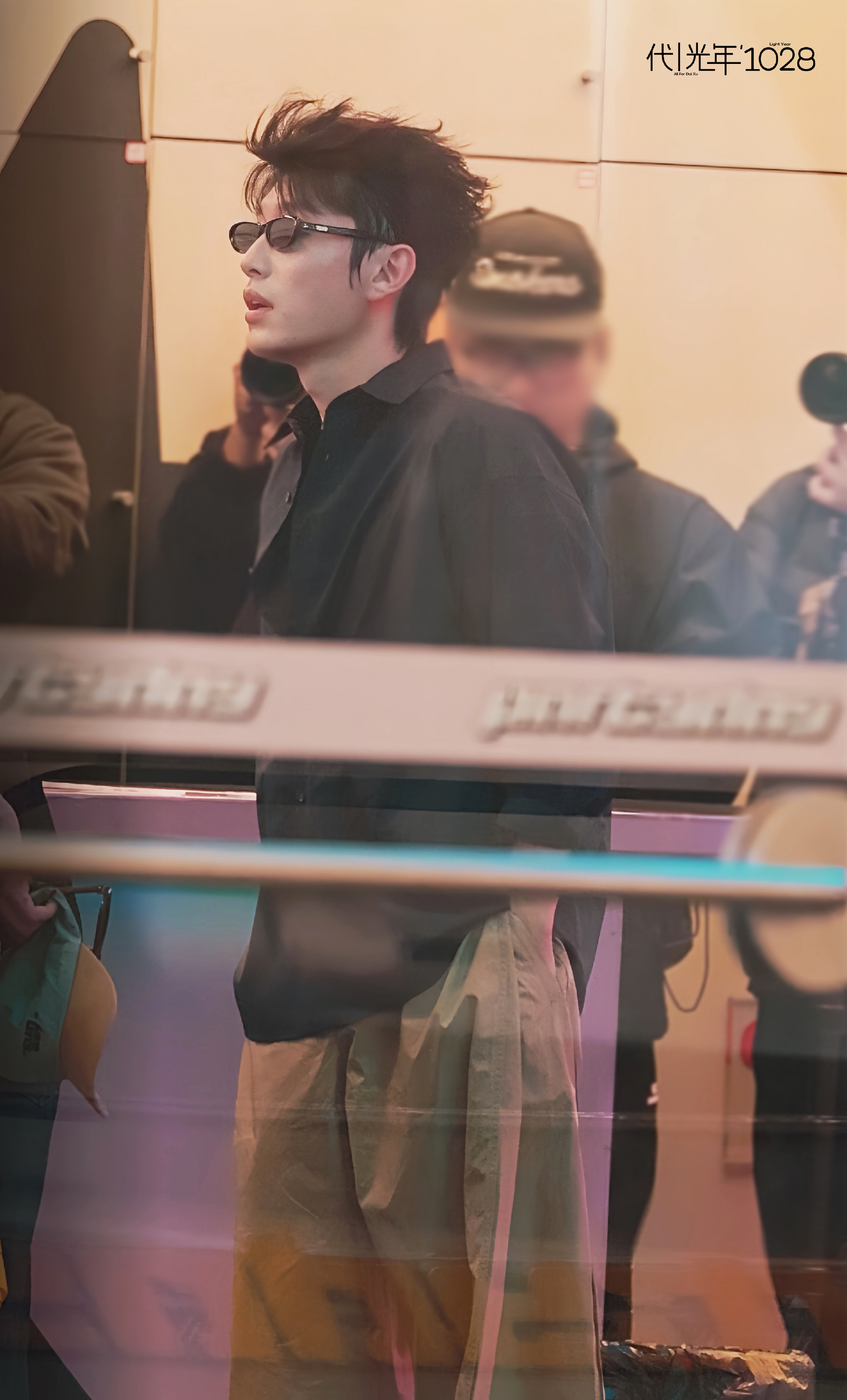 代旭路透神图一张接一张代旭路透神图一张接一张，我说这个代旭要不要这么会穿，上班路