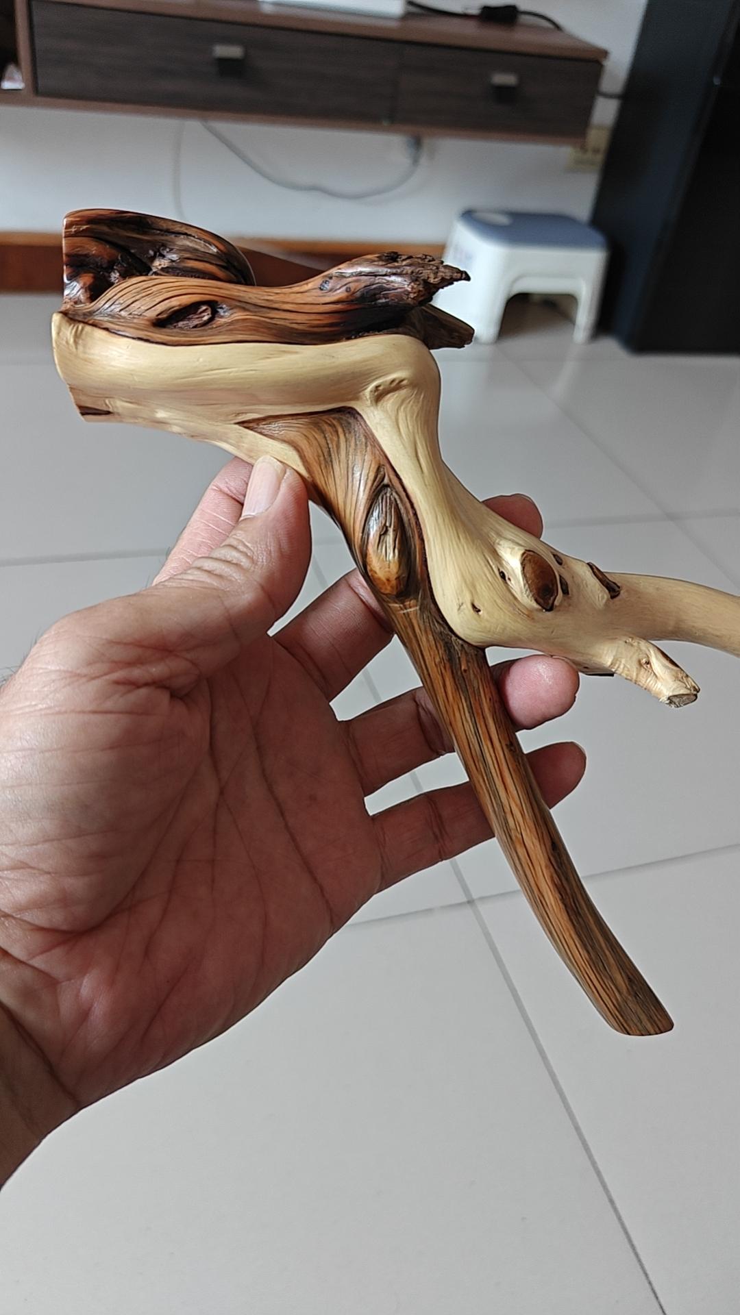 晒图笔记大赛崖柏小玩意，有点意思，自己制作的，深浅两色分明，据说深色的部分已经干