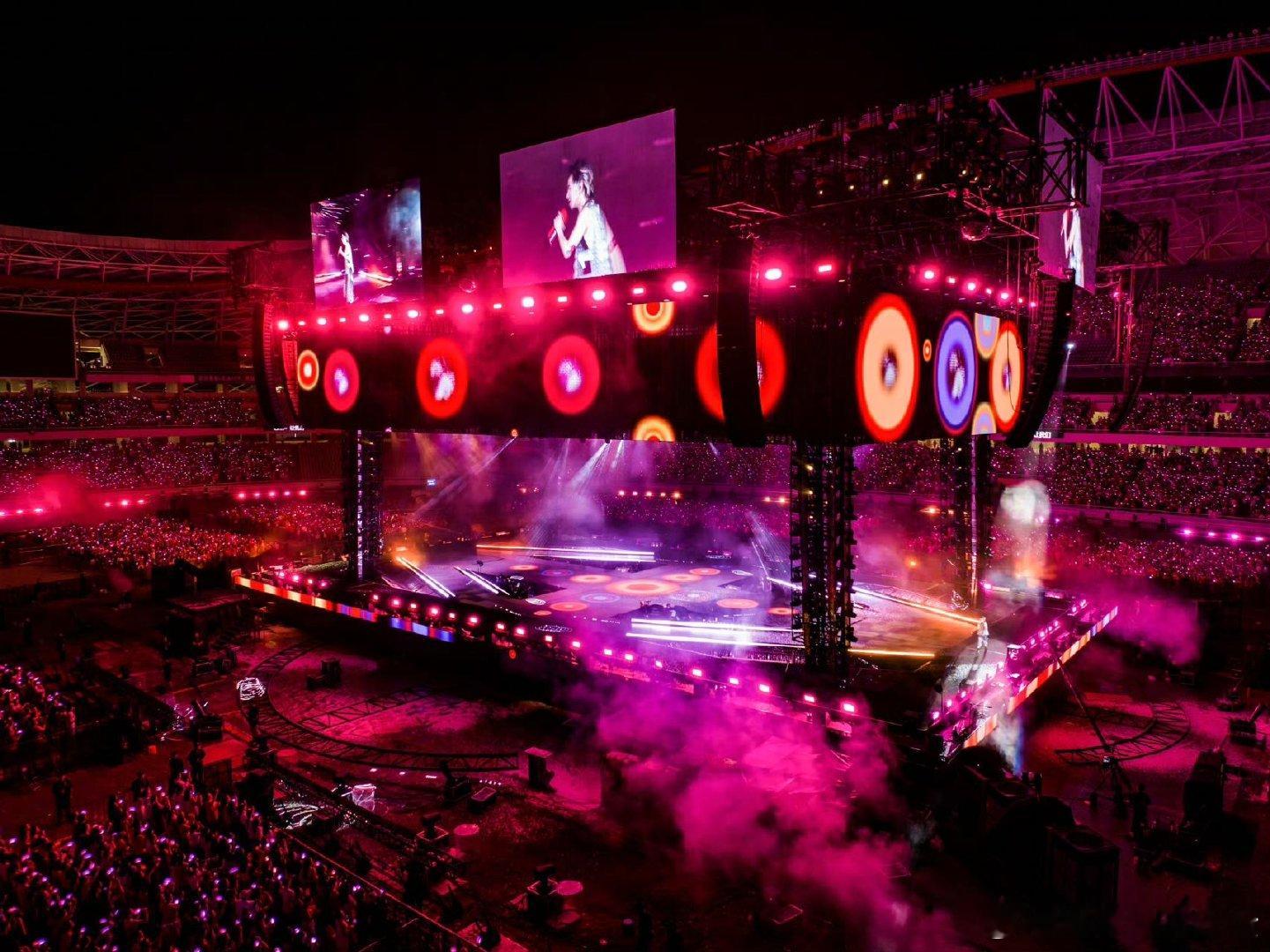 #华晨宇说不要再说我写的歌很难了#四面台现场才真正认识到了花花这出类拔萃的改编能