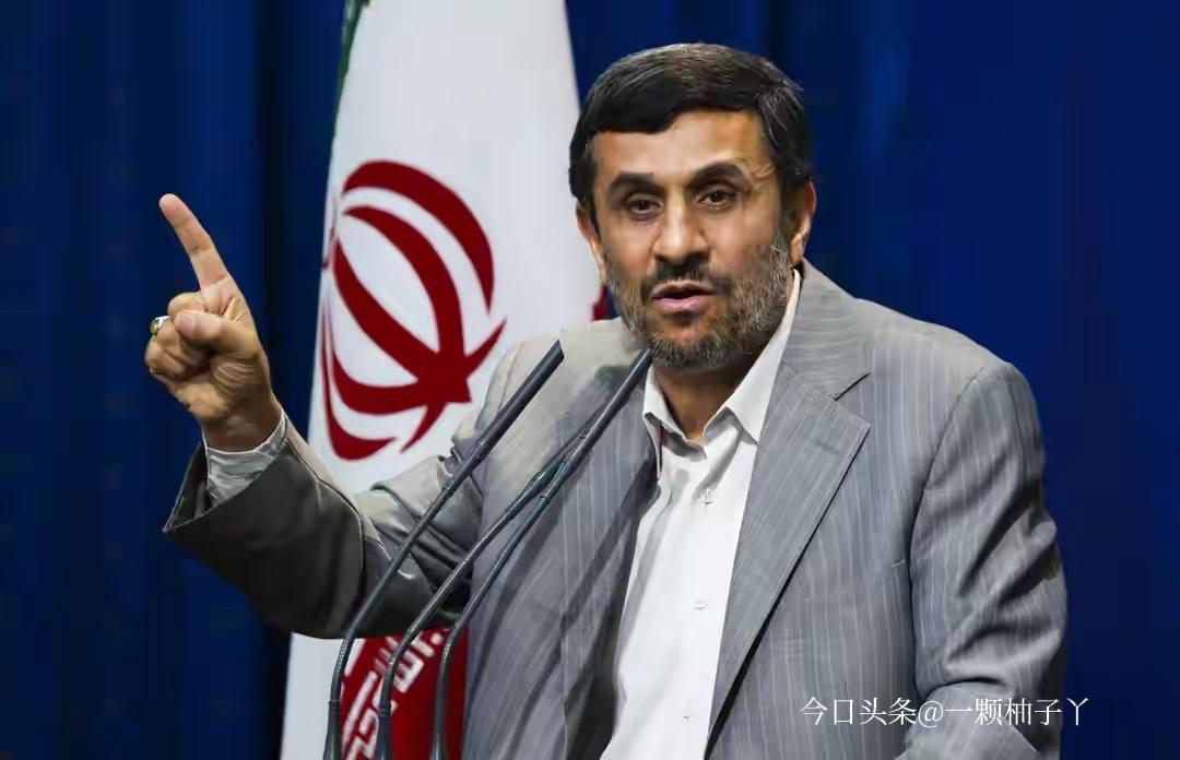 美以空袭伊朗期间，前总统内贾德一度被传“遇袭身亡”，结果很快亲自辟谣，上演了一出