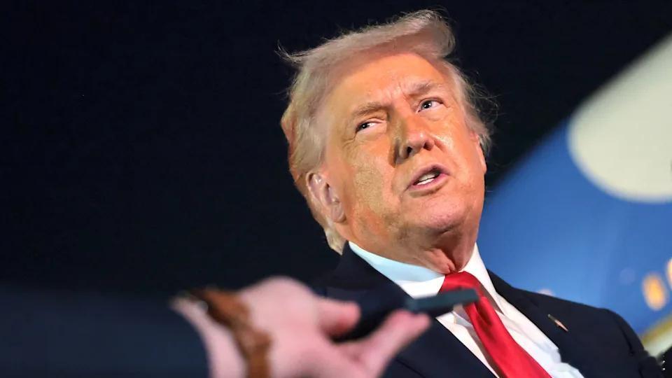 【特朗普的情感支持者CEO们在背后捅他一刀】（每日野兽）在一次高规格的商业峰会上