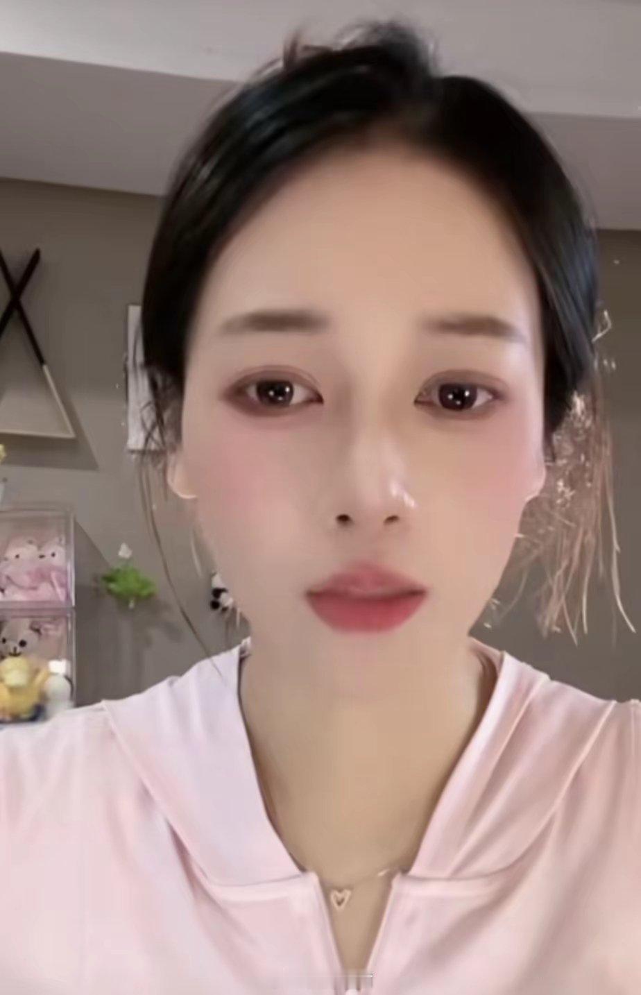 吴柳芳在面对镜头说道：“其实他跟很多普通人一样，家里条件不是很好，将整个青春都献