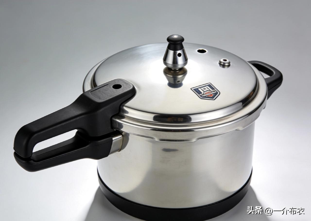 美国现在三个锅，但是只有两个甚至有可能只有一个锅盖。
1、中东局势，打得是石油定