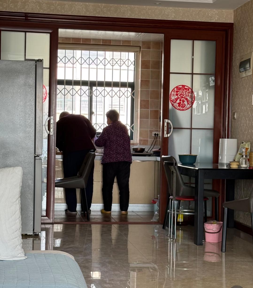 人到五十多，竟开始怕去看八十多岁的爸妈，这份无奈，只有同款中年人能懂！不是不孝，