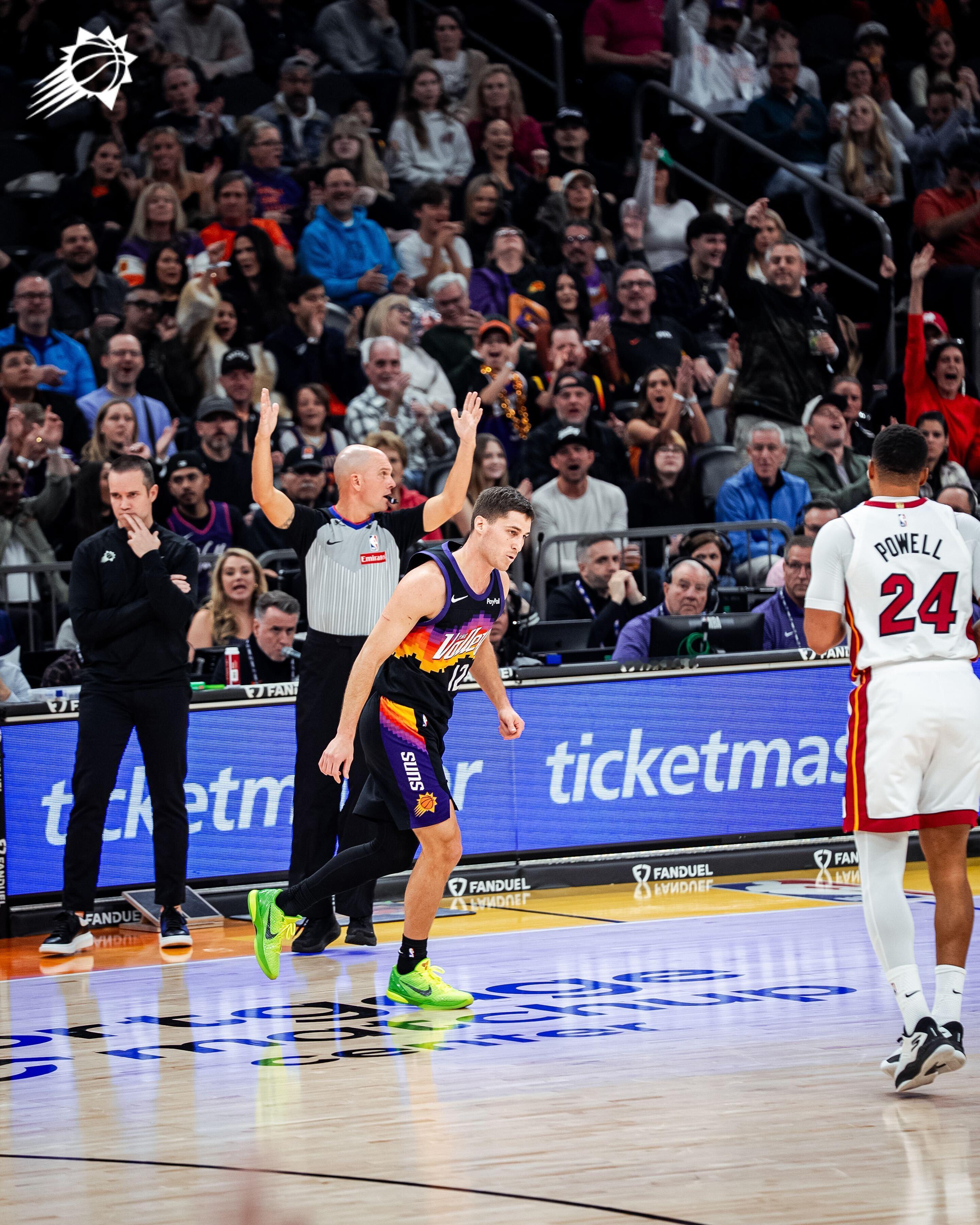 吉莱斯皮命中库里式三分！晃飞两人，后撤步出手，篮球空心入网🎯‼️菲尼克斯太阳 