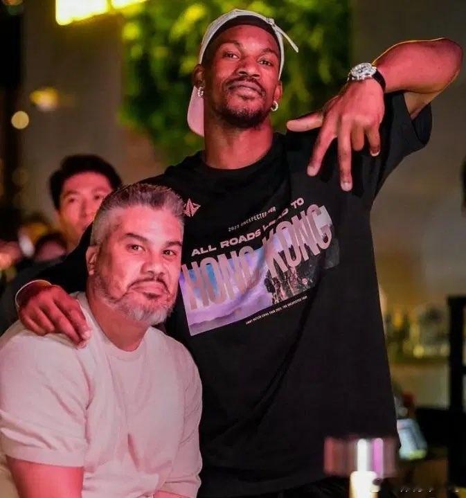 NBA 巴特勒经纪人伯尼·李：“吉米在退役前肯定会赢得总冠军。”巴特勒受伤时还在