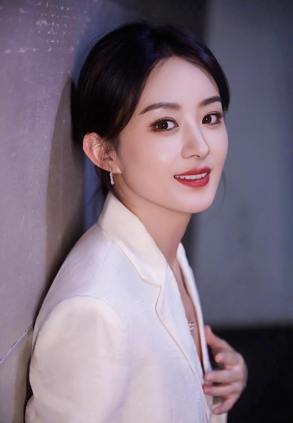 赵丽颖简历：
民族：汉族
年龄：1987年生人，39岁
身高：165cm
体重：