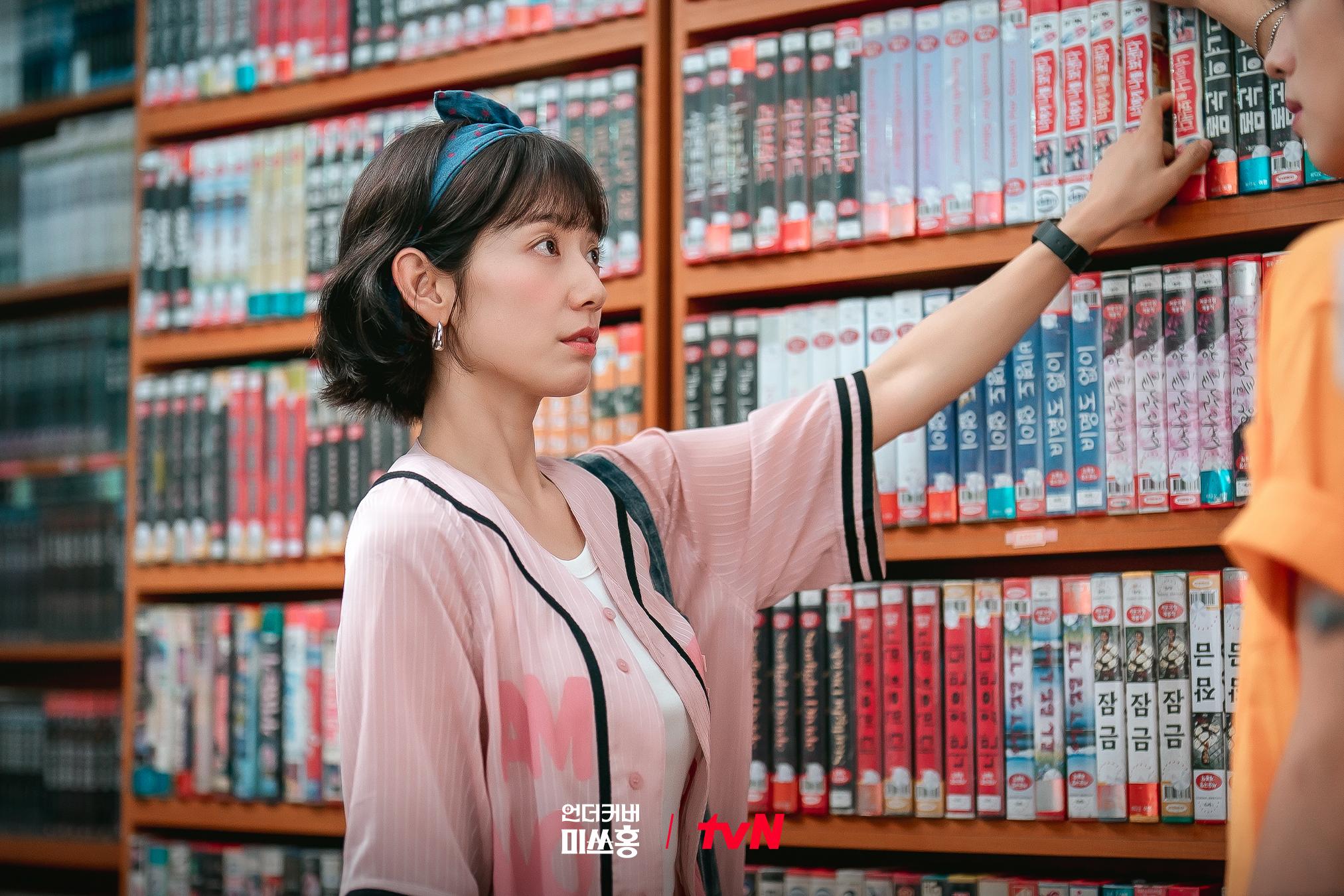 朴信惠 ✨UndercoverMissHong 260102剧照更新火花四溅的光