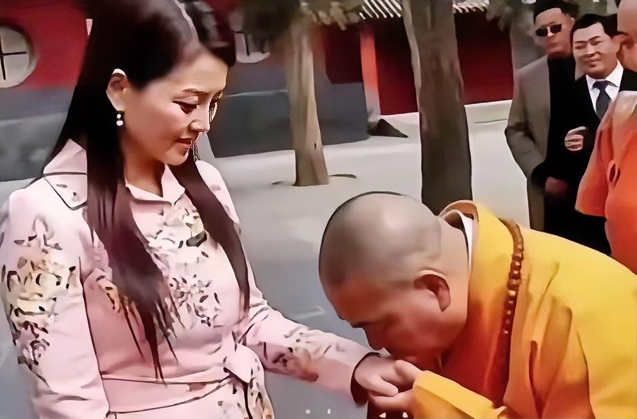 网上流传的释永信吻李湘手这种事，真是让人浮想联翩。从传统印象里，僧人应该是四大皆