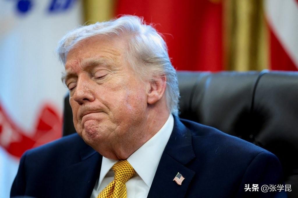 特朗普今天威胁称，除非北约对伊朗开战并确保霍尔木兹海峡的航行自由，否则他将武力夺