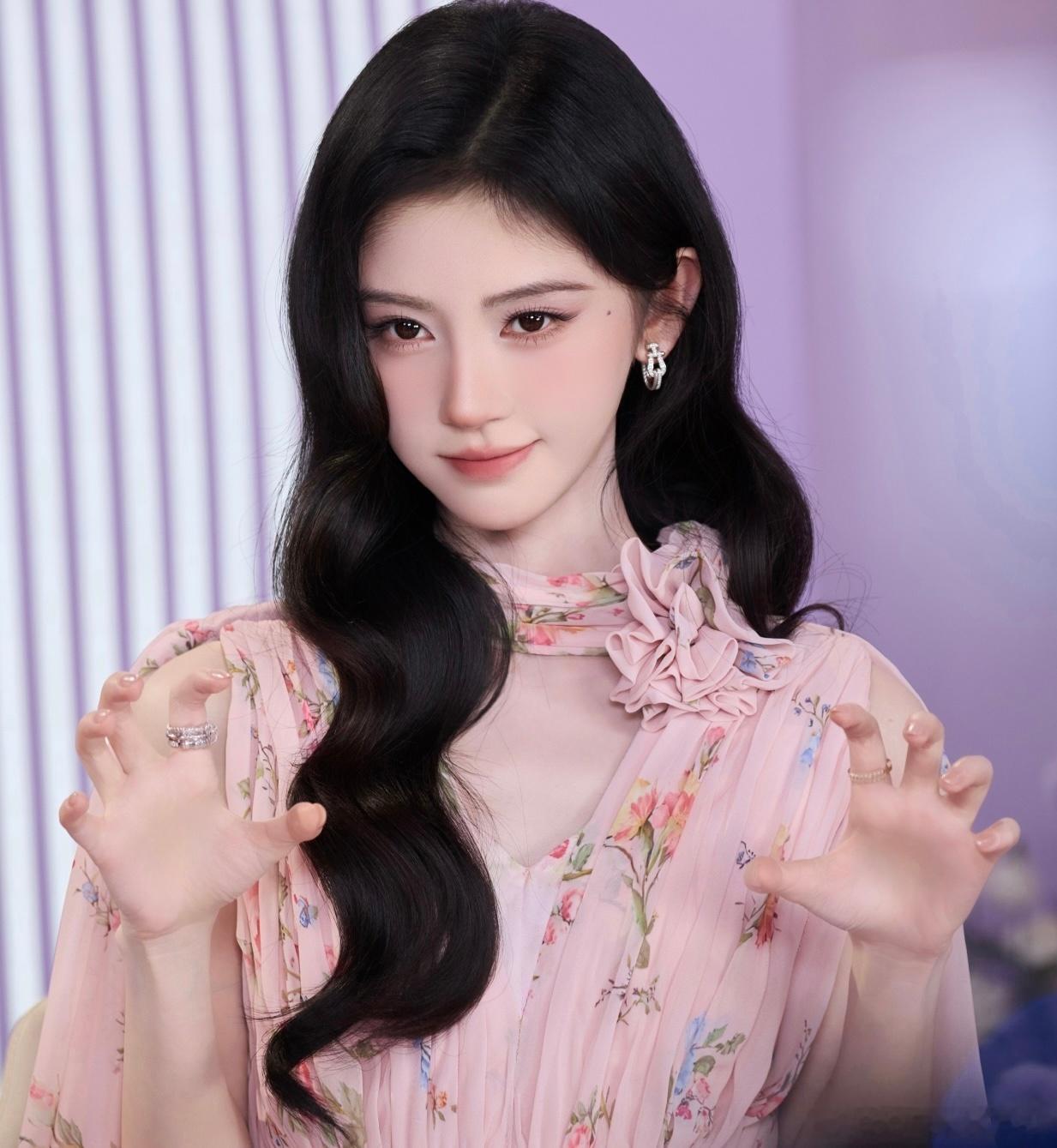 鞠婧祎 jjy 鞠婧祎苏绿夏 “你像一道光照进我灰暗的生活 从此万物复苏”𝓨?