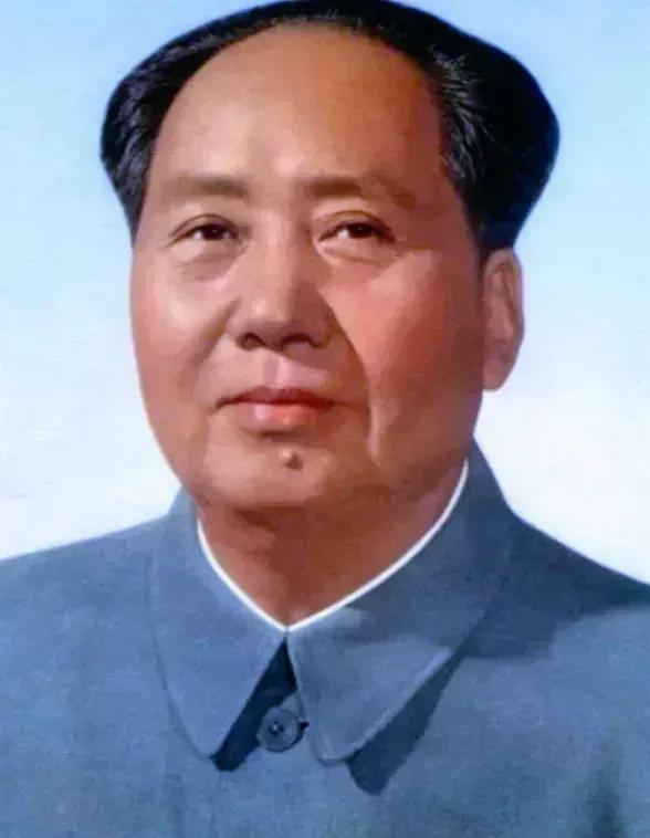 🙏请停留几秒，为伟人点个赞送朵花💐
《毛主席：东方的曙光》
在东方初升的曙光