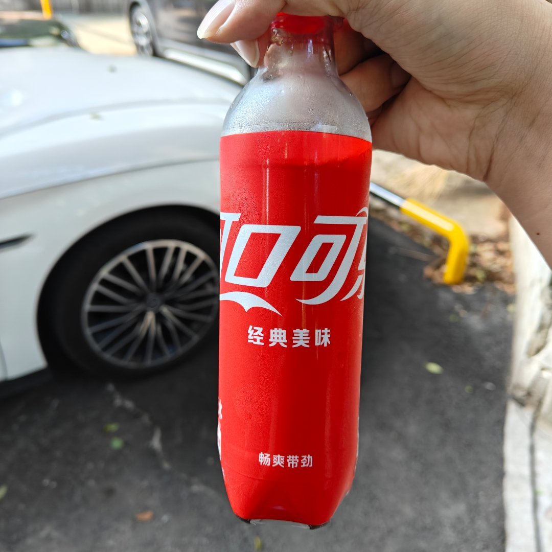 都说勇敢的人可以先享受世界那我也得好好地享受享受肥宅水和早餐[yeah][yea