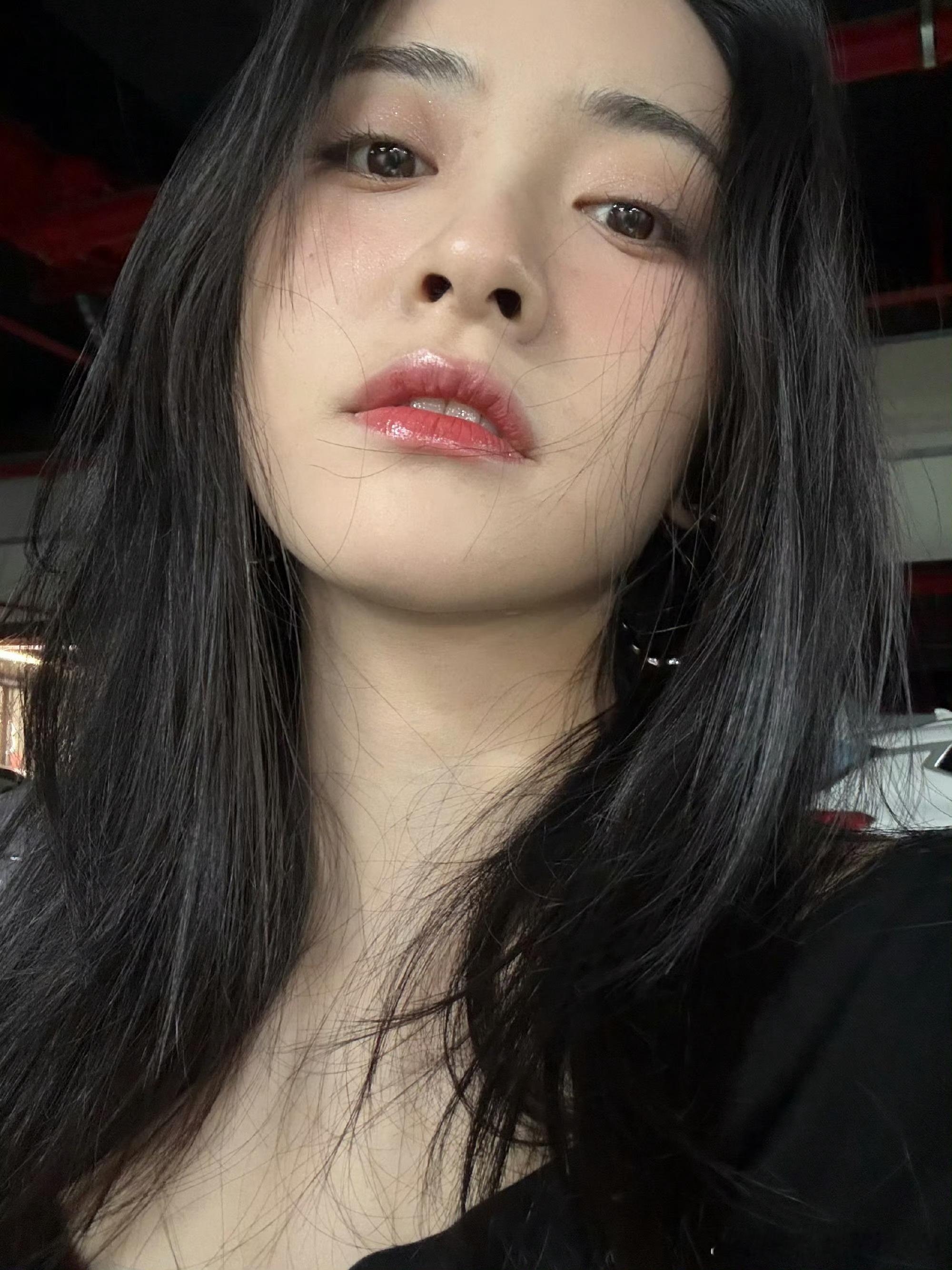 沈月假刘海自拍，氧气女孩，好有活力🫧 