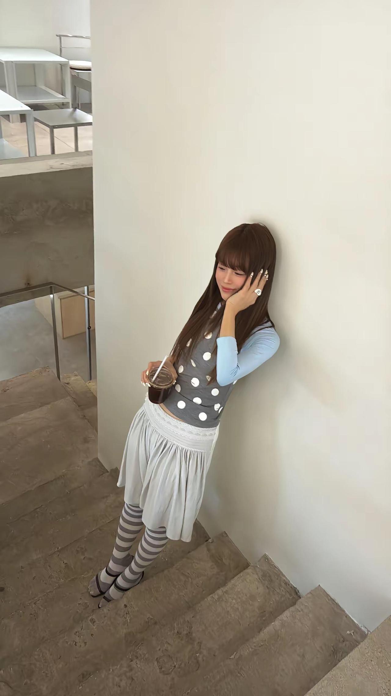 做了几天美女 💭🩶🩵。韩国少女穿搭  条纹波点穿搭 咖啡 insanity