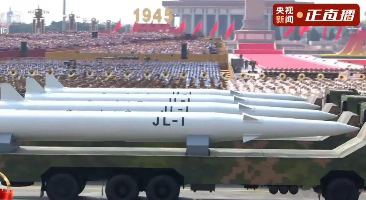 海基巨浪、陆基东风、空基惊雷，三位一体核远程导弹打击阵容。惊雷-1空射远程导弹，