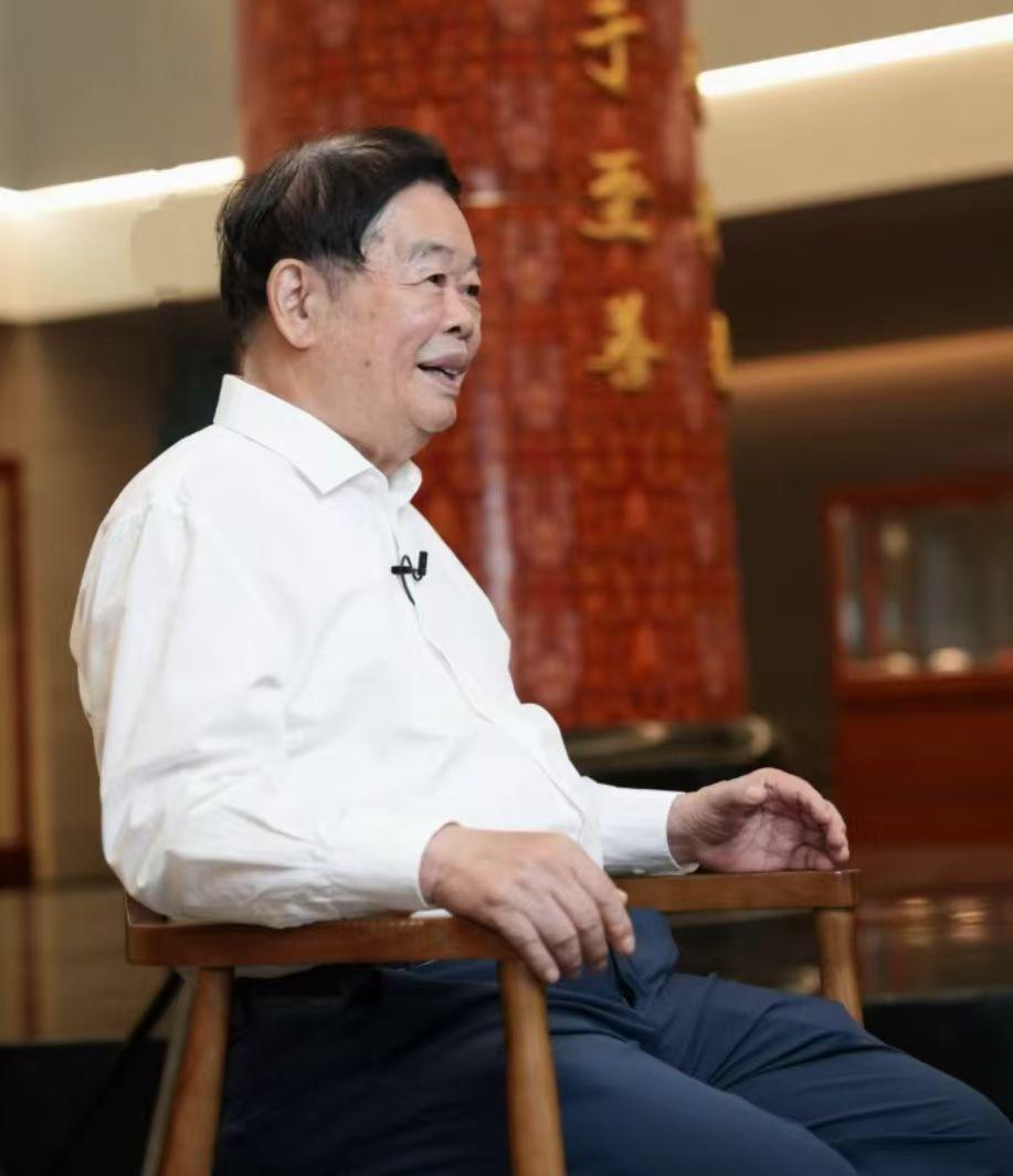 曹德旺说：
“有钱就是有灾，
有权就是有祸，
有势就是有苦。

看透因果才懂，