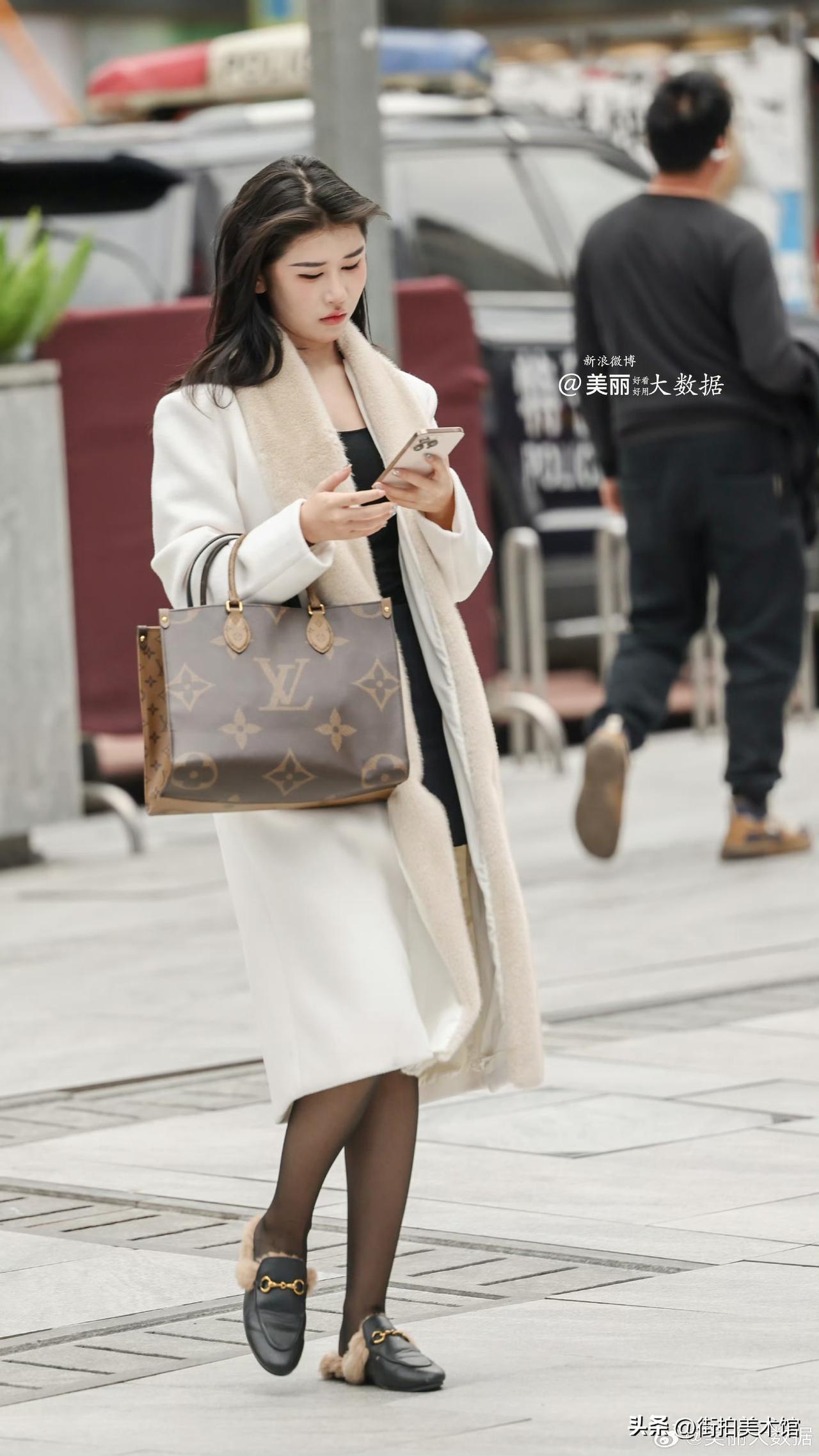 街拍时装，如何演绎轻熟优雅风