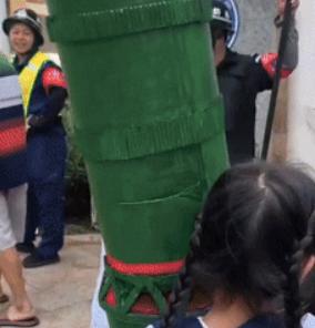 “这下解释不清了！”广东广州，一幼儿园老师要求孩子回家做国庆手工作品，一家长带着