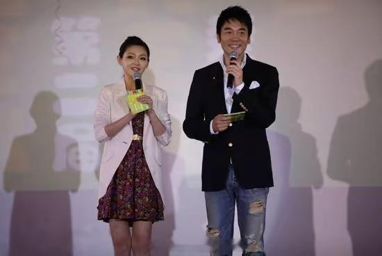 2011年6月8日，“家庭日·爱之秀”公益慈善晚会。该晚会由徐熙媛、那英、林依轮