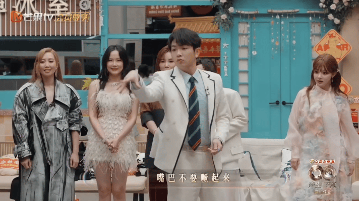 颜人中尊老爱幼这一块 声生不息哇哦！颜人中在飞镖比赛里太“调皮”啦，脱靶无数次，