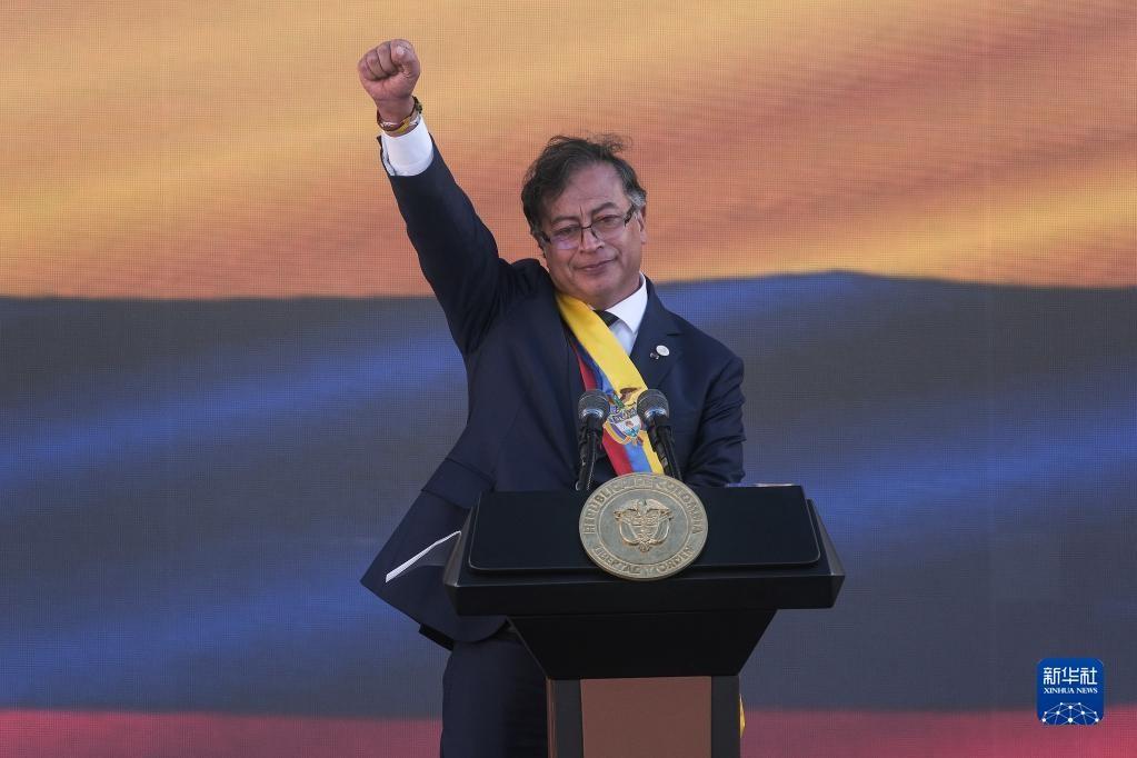 无视美国威胁，哥伦比亚总统“拿起武器”，解雇不忠的情报官

就在美国强行掳走马杜