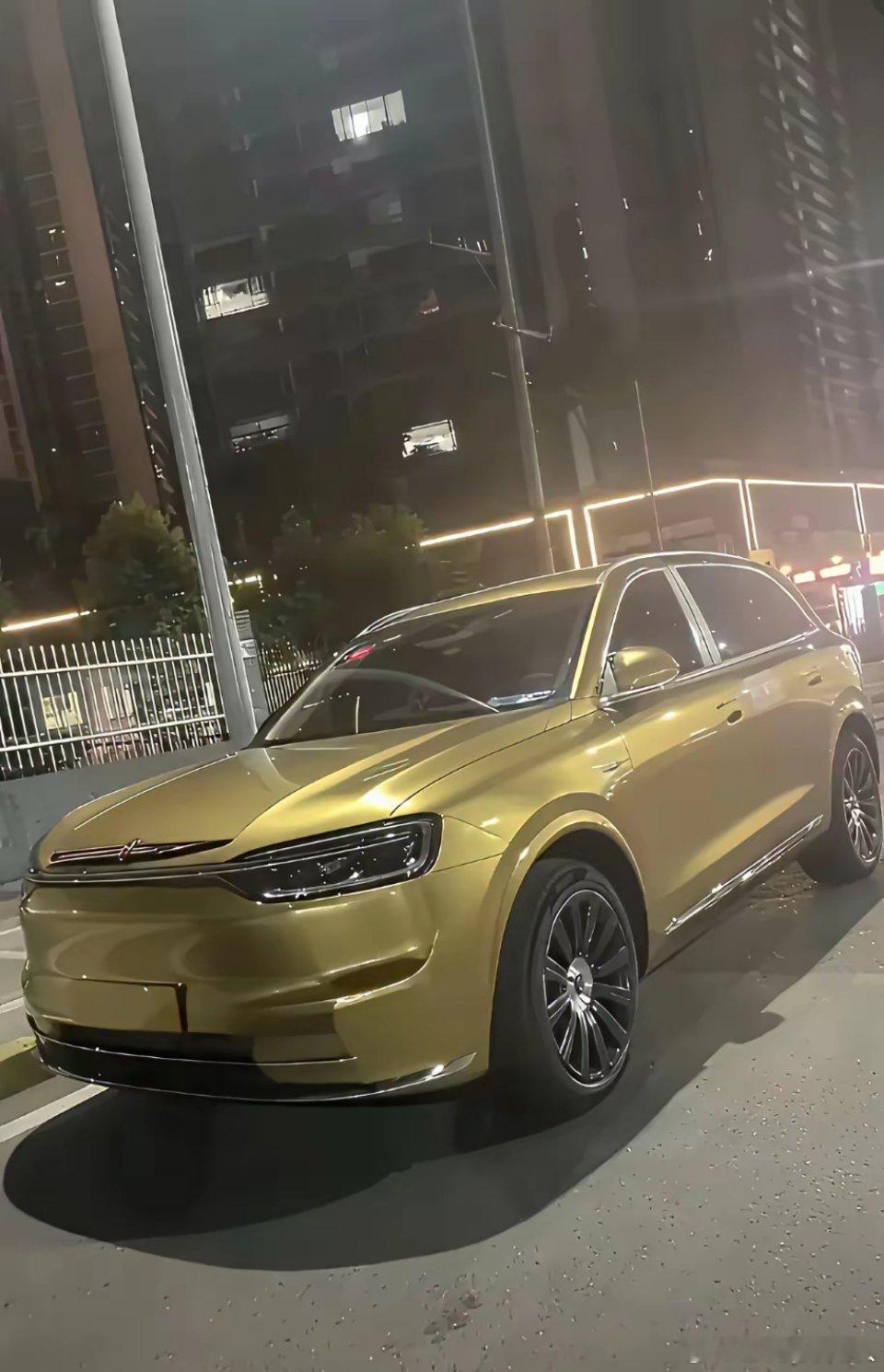 新款问界M7，这胎宽真叫好，目测应当是285胎宽[赞][赞] ​​​