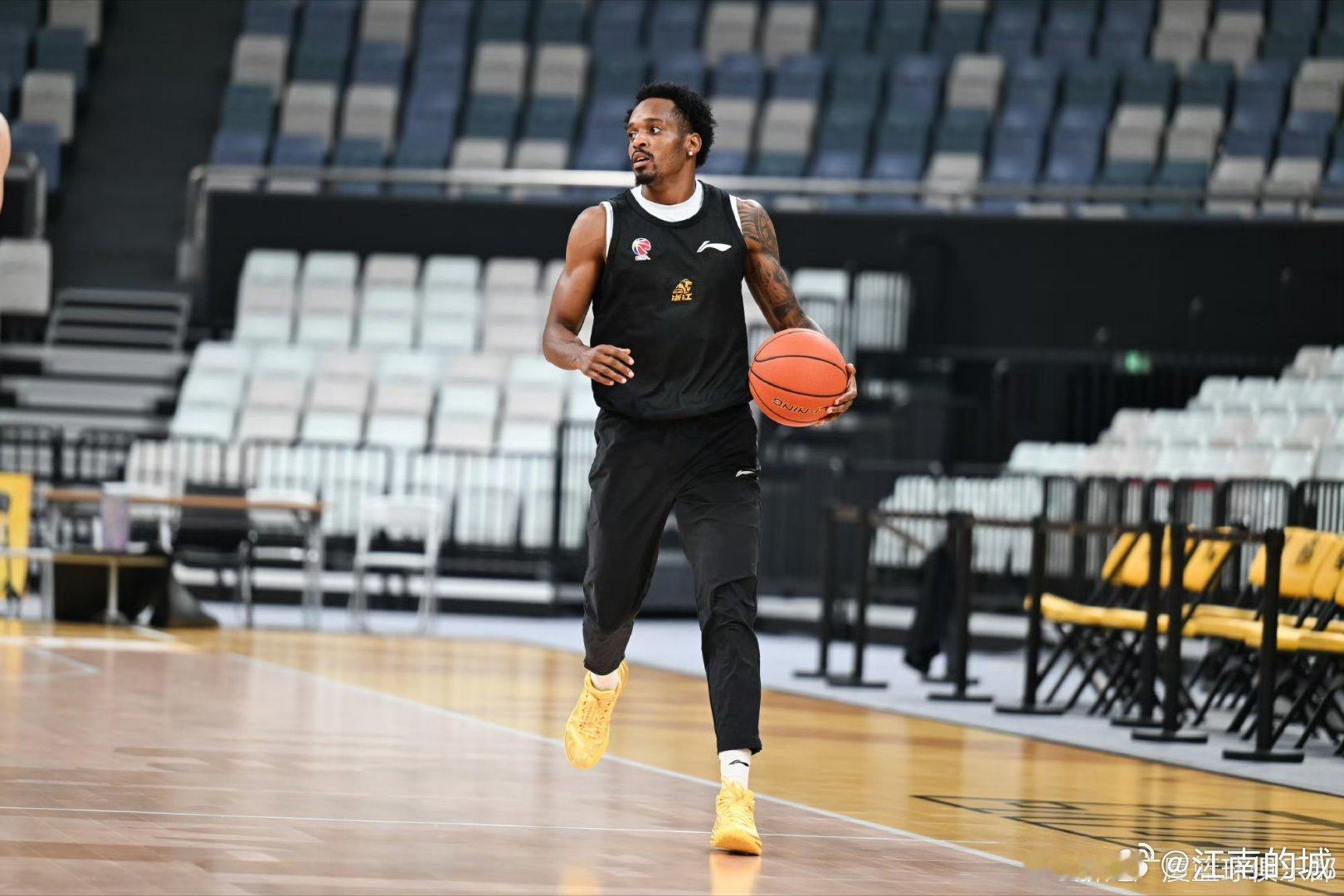 我掐指一算，今晚布朗要爆发。广厦男篮vs上海男篮cbacba30年