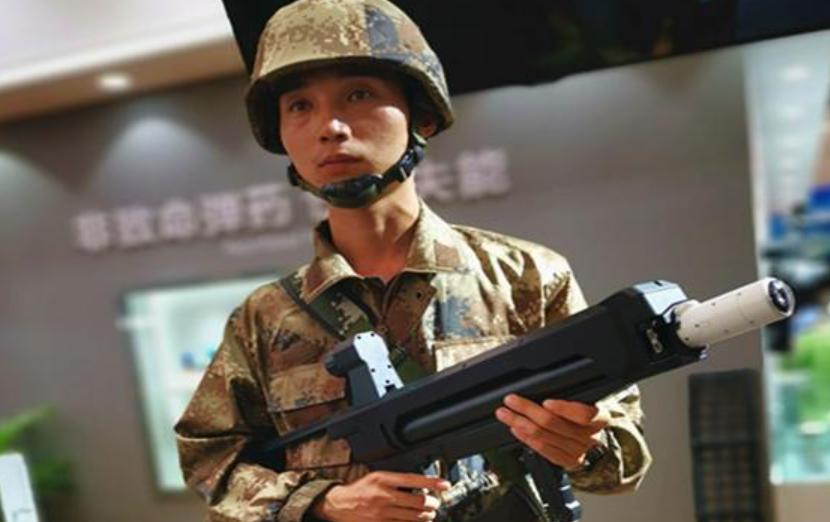 比可乐瓶大一点！国产微型单兵导弹，单兵可背六枚战力惊人
老哥们敢信吗？现在咱们单