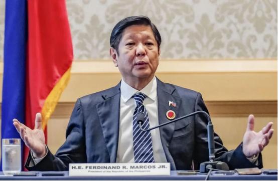 菲律宾倒向了美国，新加坡倒向了美国，柬埔寨倒向了美国，越南也在倒向美国的路上。我