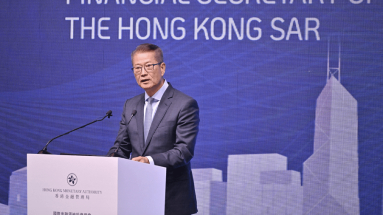 【#香港财政司司长就火灾发声#】#香港财政司司长将提前返港# 香港新界大埔屋邨宏