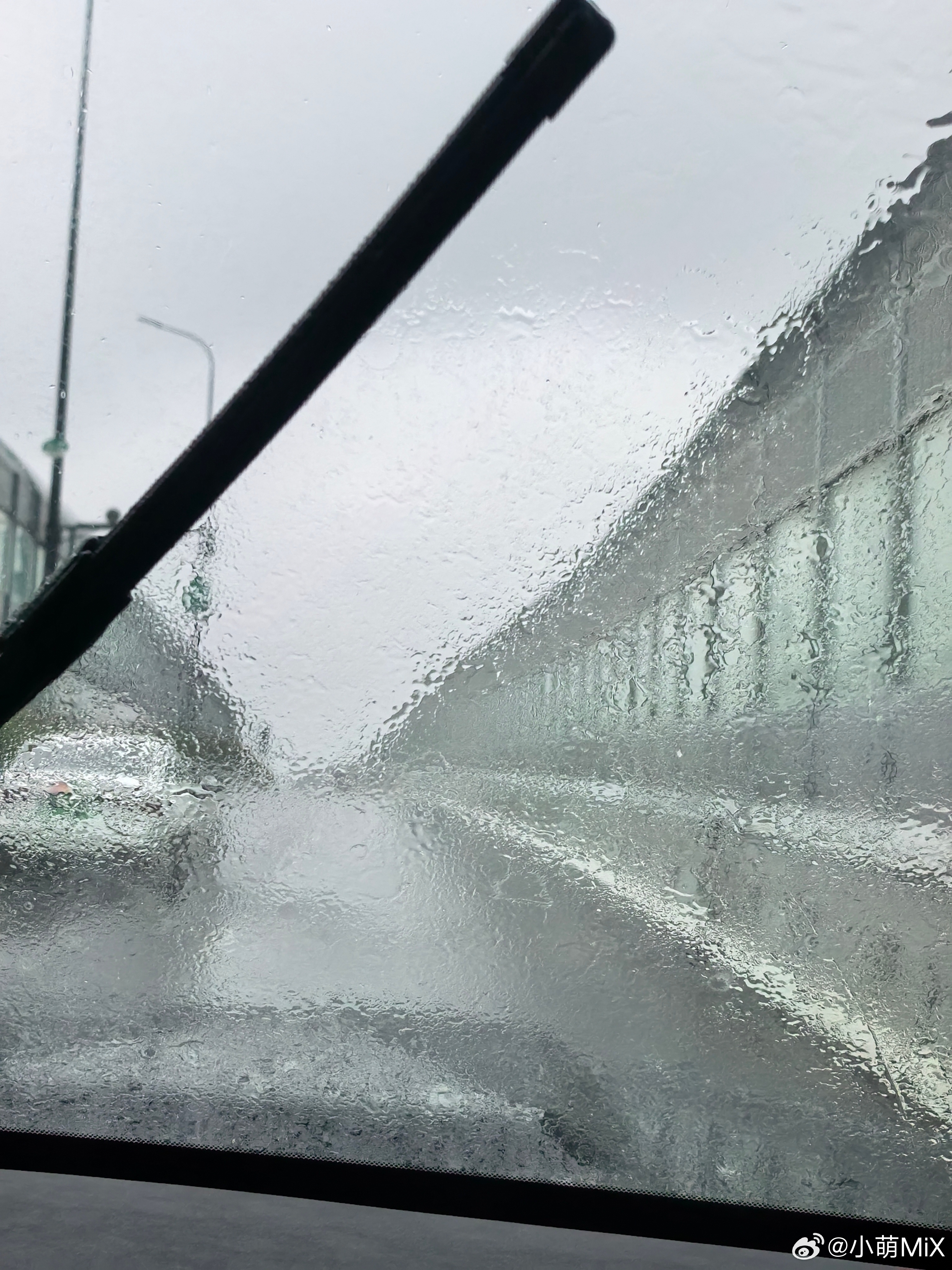 梅雨季什么时候能结束杭州这接连的雨天 雨刮器都要抡冒烟了拍摄真是太难了 