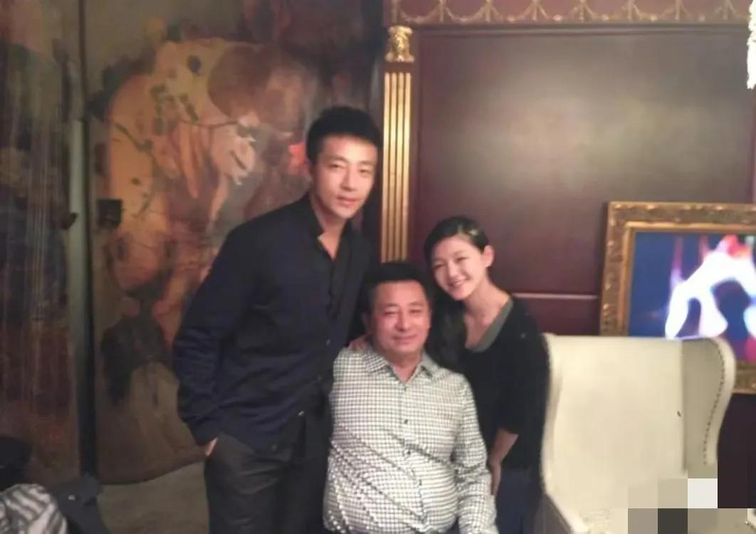 查了一下汪小菲的父亲王则翰

不查不知道，一查吓一跳

甚至怀疑汪小菲是不是老汪