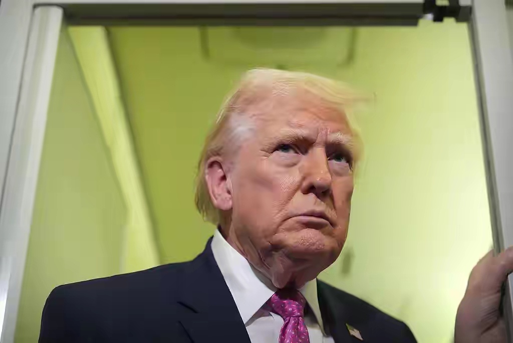 美国军人向脱衣舞女泄露部署计划懂王当年攻击奥巴马、拜登等人在万里之外发动战争，让