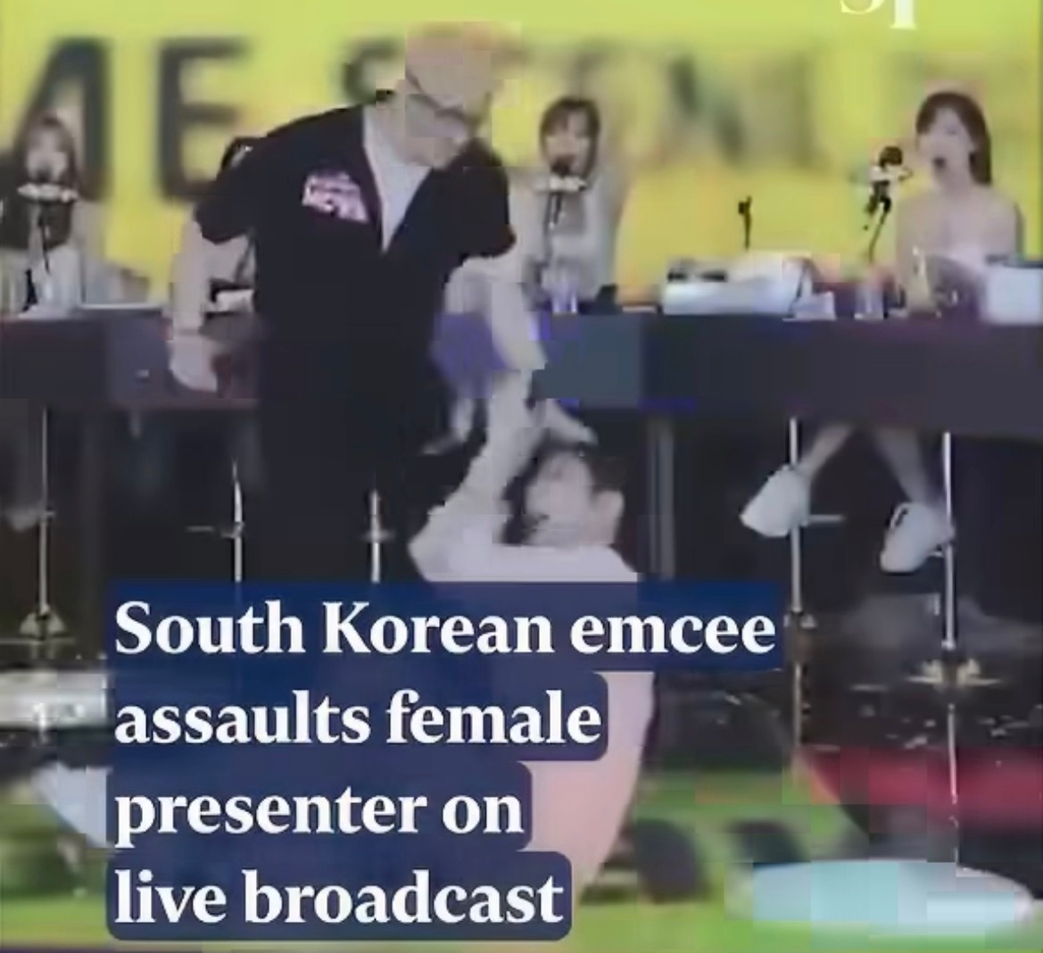 韩国节目男主持当众殴打女主持没有人去拦着他行凶，而是要求摄像机镜头先移开，认真的