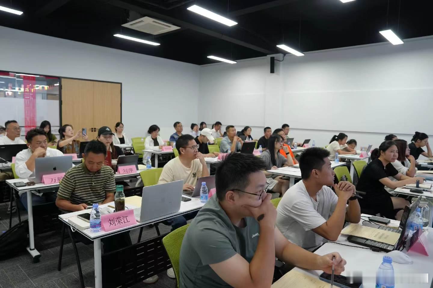 路投社出海第13期三天两晚出海实训营今天开营。外贸不是学会的，是要实战做会的，实