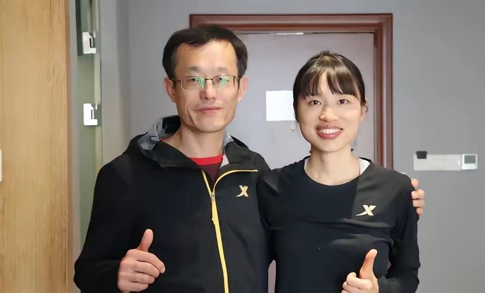 辞去铁饭碗去跑马拉松
很多人开始对张水华上班时间去跑马拉松是抱有看不起和质疑态度